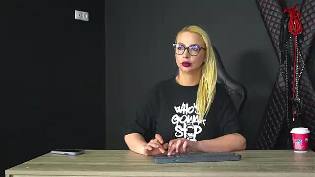 OliviaSmith from StripChat is Freechat