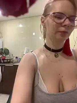 OnlyFoxDream from StripChat is Freechat