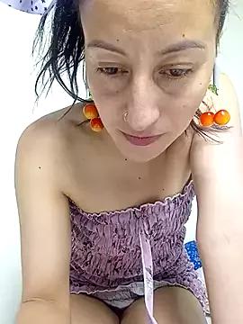 Oriana111 from StripChat is Freechat