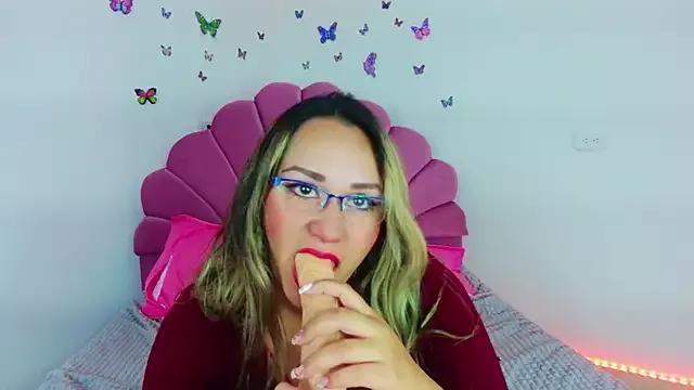 paula_brausin from StripChat is Freechat
