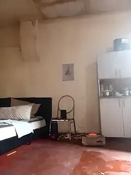 PetiteSquirtQueen from StripChat is Freechat