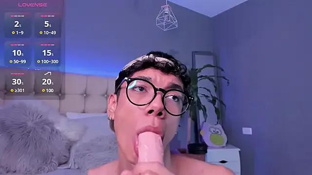Phillicious__ from StripChat is Freechat