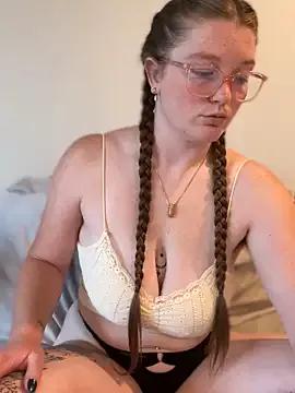PussiesnCream_ from StripChat is Freechat