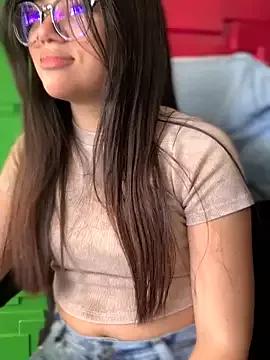 Queen__Love from StripChat is Freechat