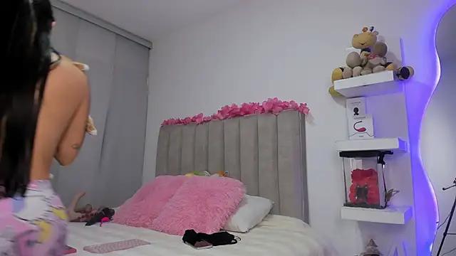 Unleash your urge for fetish cams livestreamers with our pick of steaming hot models, versed in the art of seduction and indulgence.
