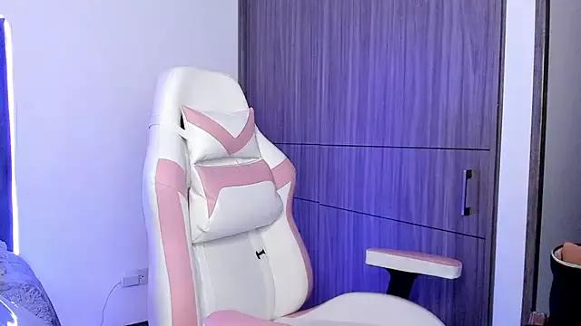 Unleash your urge for fetish cams livestreamers with our pick of steaming hot models, versed in the art of seduction and indulgence.