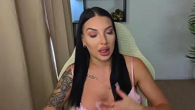 Raven_Ink from StripChat is Freechat