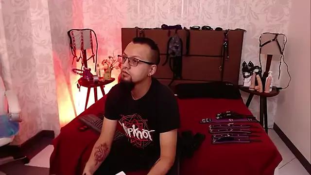 RavenyDeimosgh from StripChat is Freechat