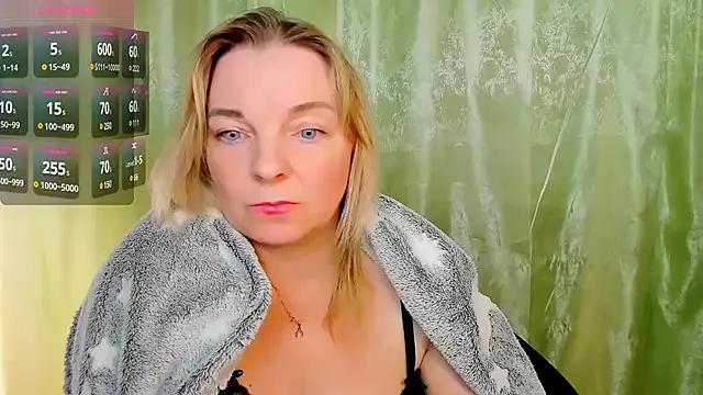 Regina__blue from StripChat is Freechat