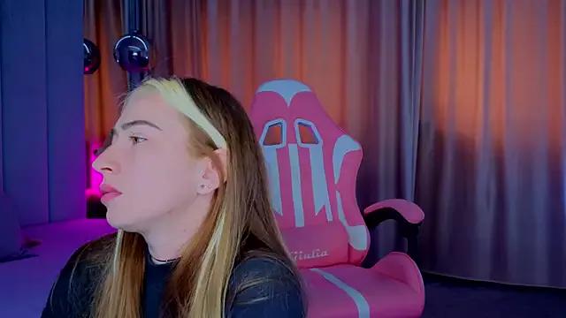 Reina_Cummings from StripChat is Freechat