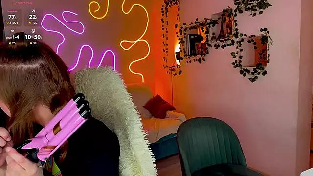RobertAndLinela from StripChat is Freechat