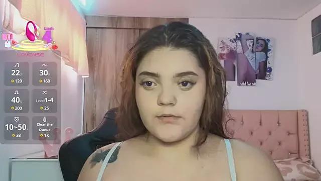 rose_blu from StripChat is Freechat