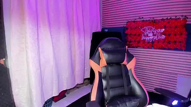 Unleash your urge for fetish cams livestreamers with our pick of steaming hot models, versed in the art of seduction and indulgence.