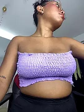 Rousevans_ from StripChat is Freechat