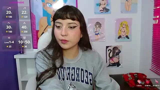 Roxane_white from StripChat is Freechat