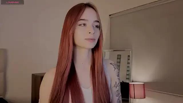 Roxxy_mora from StripChat is Freechat