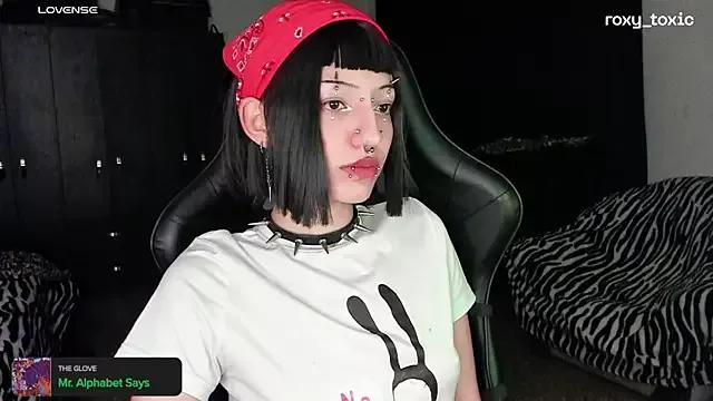 roxy_toxic from StripChat is Freechat