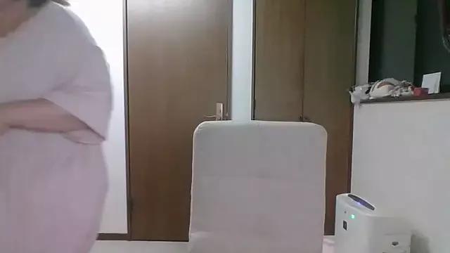 SAKU-RA-chan from StripChat is Freechat