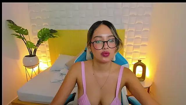 Unleash your urge for fetish cams livestreamers with our pick of steaming hot models, versed in the art of seduction and indulgence.