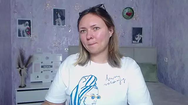 SallyVerda from StripChat is Freechat