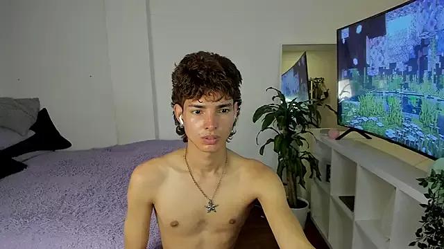santy-kitty from StripChat is Freechat