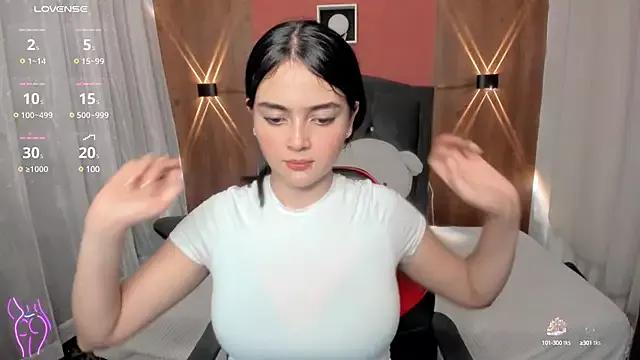 Sarah_angell from StripChat is Freechat