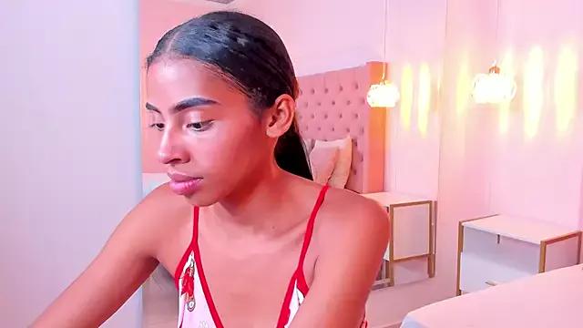 sarah_ashbourne from StripChat is Freechat