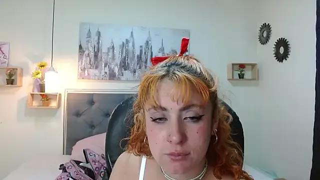 sarah_lovesu from StripChat is Freechat
