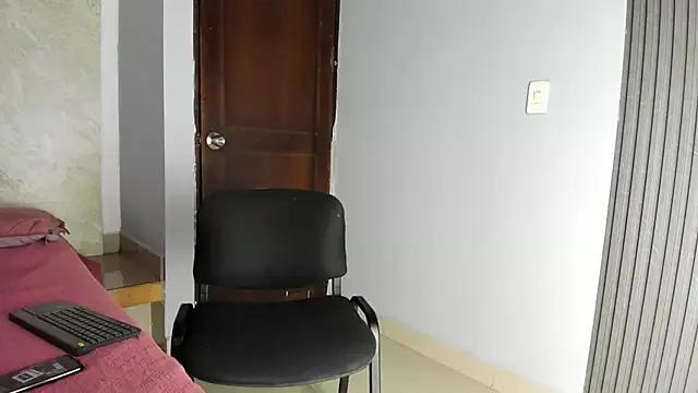 Sarahh-19 from StripChat is Freechat