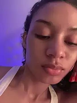 Sarakux from StripChat is Freechat