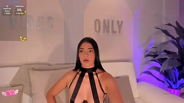SaraNovac from StripChat is Freechat