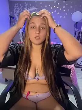 saraygomez_thequeensquirt from StripChat is Freechat
