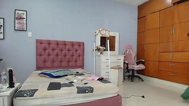 Unleash your urge for fetish cams livestreamers with our pick of steaming hot models, versed in the art of seduction and indulgence.