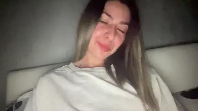 sarrah_rossy from StripChat is Freechat