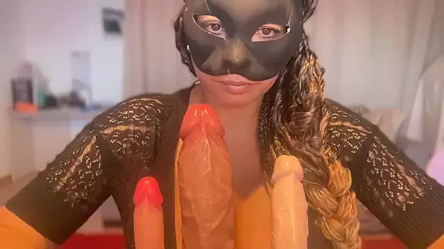 SCARLET-SANTANA from StripChat is Freechat