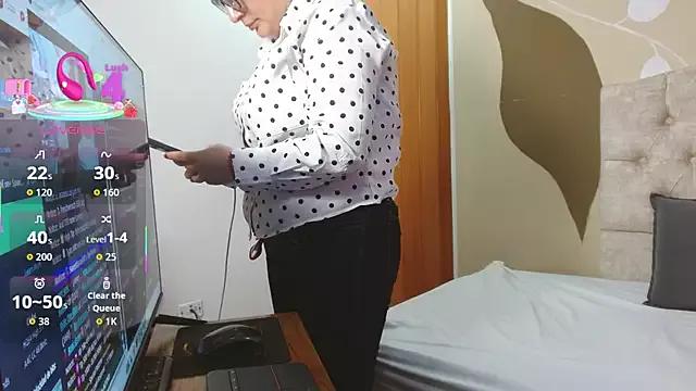 Unleash your urge for fetish cams livestreamers with our pick of steaming hot models, versed in the art of seduction and indulgence.