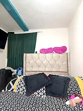 Scarlett-18 from StripChat is Freechat