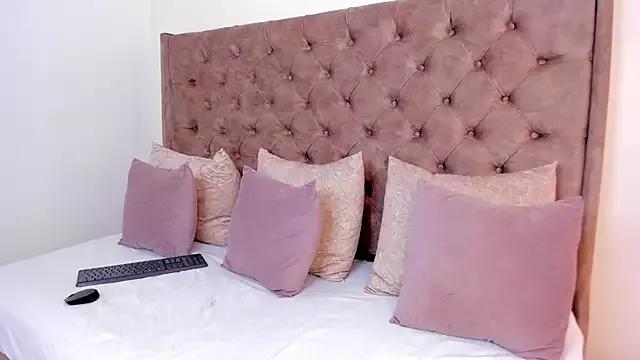 scarlett_buunny from StripChat is Freechat