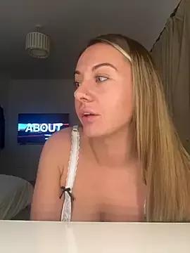 Scarlettroseeee from StripChat is Freechat