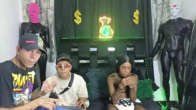 Unleash your urge for fetish cams livestreamers with our pick of steaming hot models, versed in the art of seduction and indulgence.