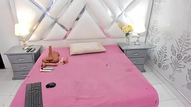 selenareyes from StripChat is Freechat