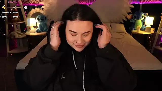 SerahMirabeli from StripChat is Freechat