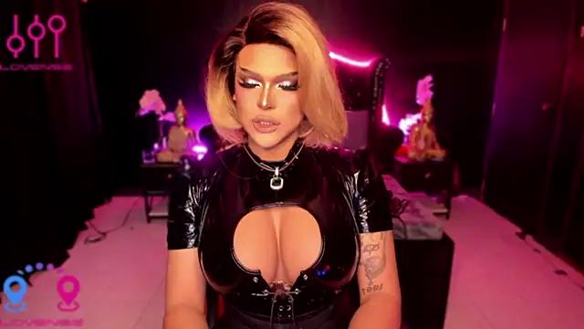 Unleash your urge for fetish cams livestreamers with our pick of steaming hot models, versed in the art of seduction and indulgence.