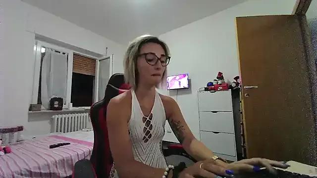Unleash your urge for fetish cams livestreamers with our pick of steaming hot models, versed in the art of seduction and indulgence.