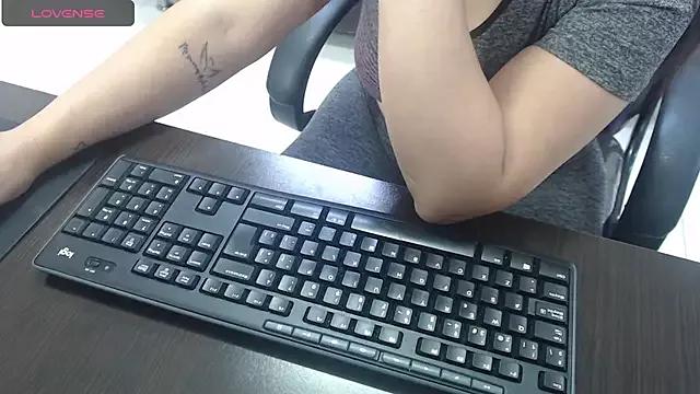 Unleash your urge for fetish cams livestreamers with our pick of steaming hot models, versed in the art of seduction and indulgence.