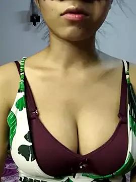 Shakira099 from StripChat is Freechat