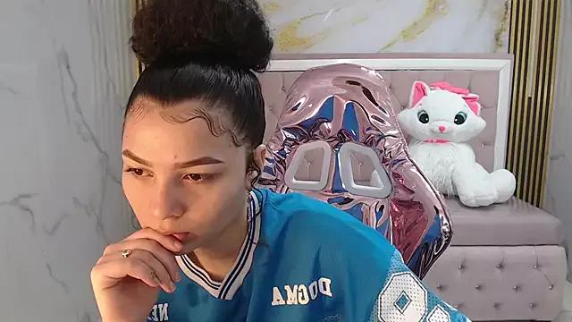 Unleash your urge for fetish cams livestreamers with our pick of steaming hot models, versed in the art of seduction and indulgence.