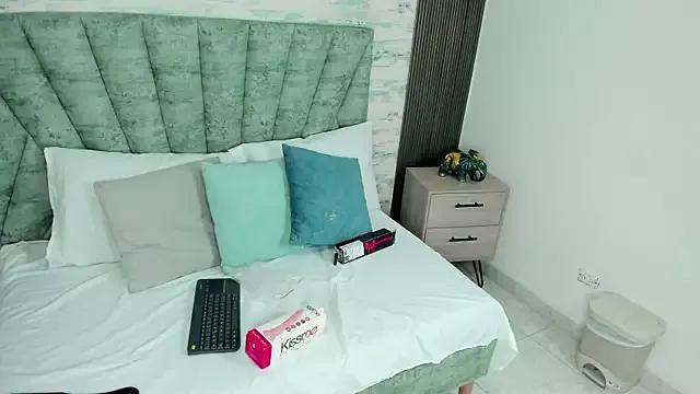 Unleash your urge for fetish cams livestreamers with our pick of steaming hot models, versed in the art of seduction and indulgence.