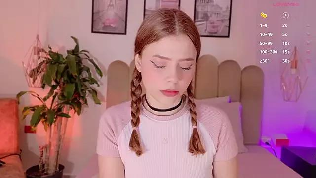 sienna_bloo from StripChat is Freechat