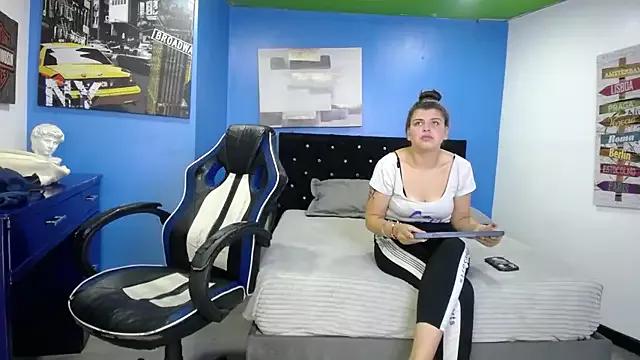 SimonAndJocelyn from StripChat is Freechat